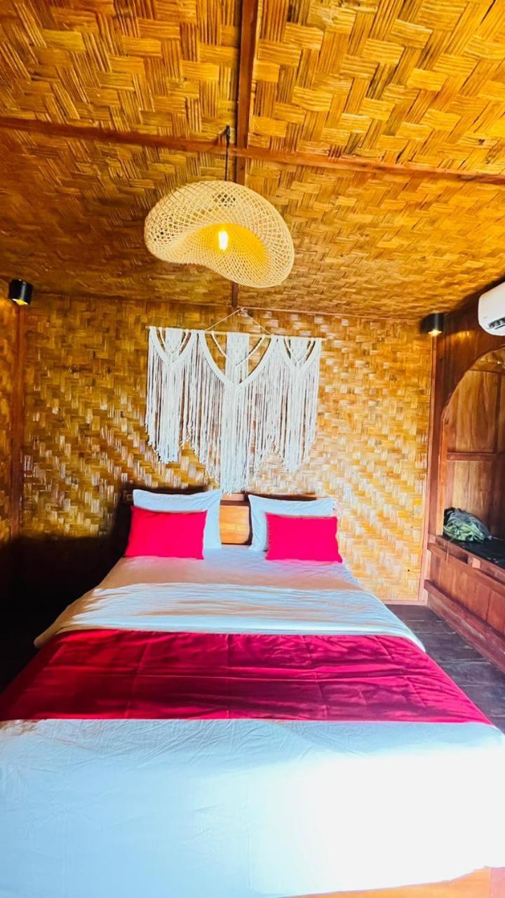 Three Queen Villa And Homestay Waikabubak Extérieur photo