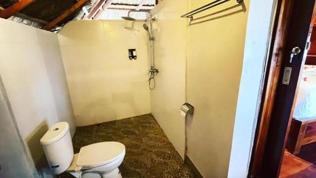Three Queen Villa And Homestay Waikabubak Extérieur photo