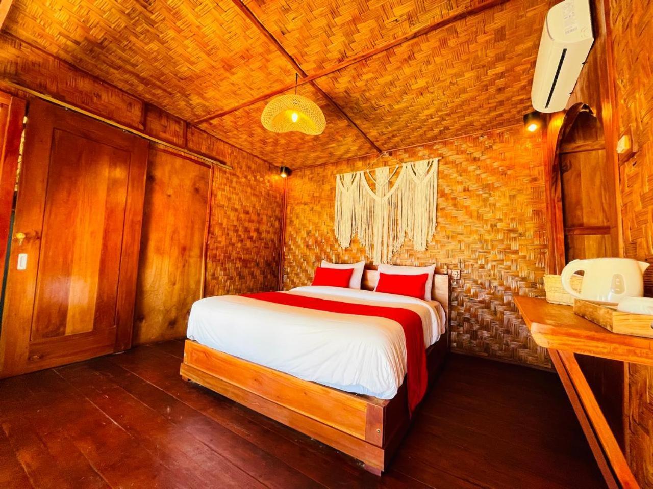 Three Queen Villa And Homestay Waikabubak Extérieur photo