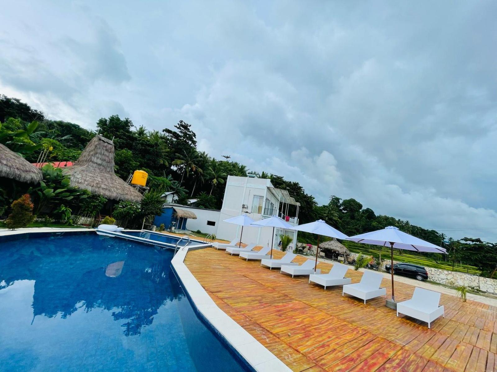 Three Queen Villa And Homestay Waikabubak Extérieur photo