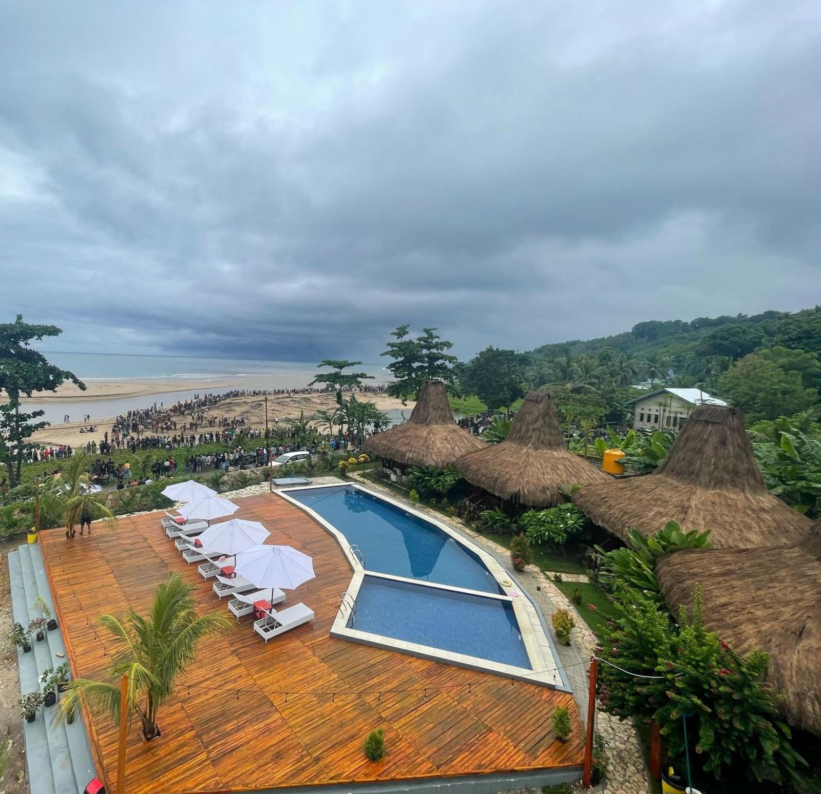 Three Queen Villa And Homestay Waikabubak Extérieur photo