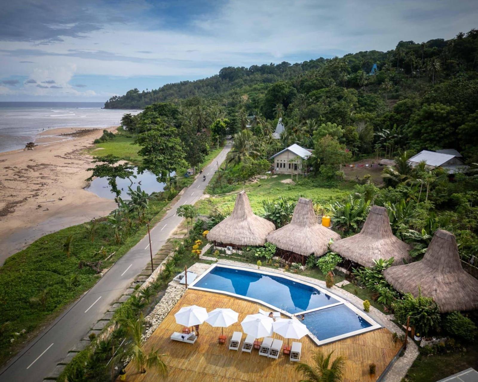 Three Queen Villa And Homestay Waikabubak Extérieur photo